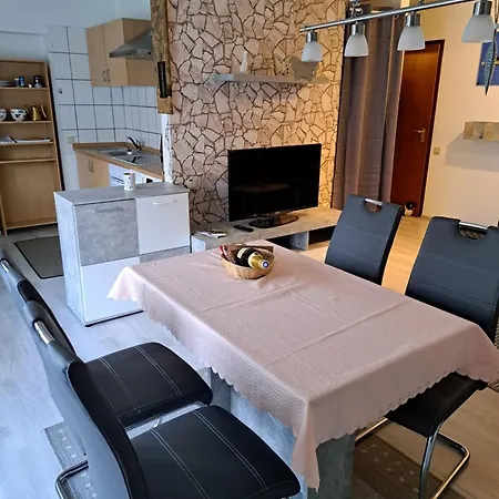 Wasgauer Felsen Und Seenland