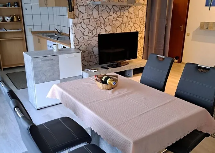 Wasgauer Felsen Und Seenland